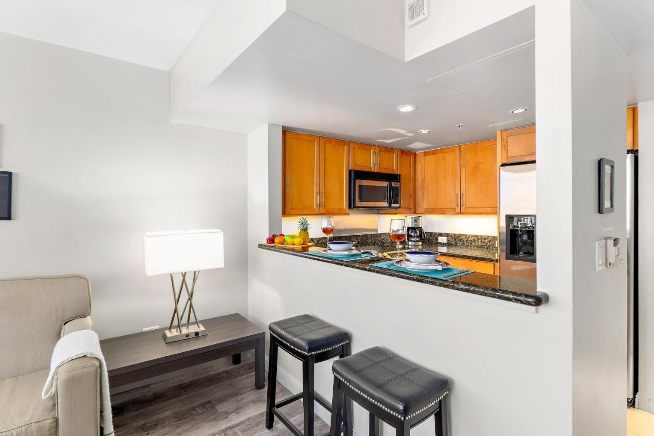 Renovated With City View At Aqua Palms Waikiki 호놀룰루 외부 사진