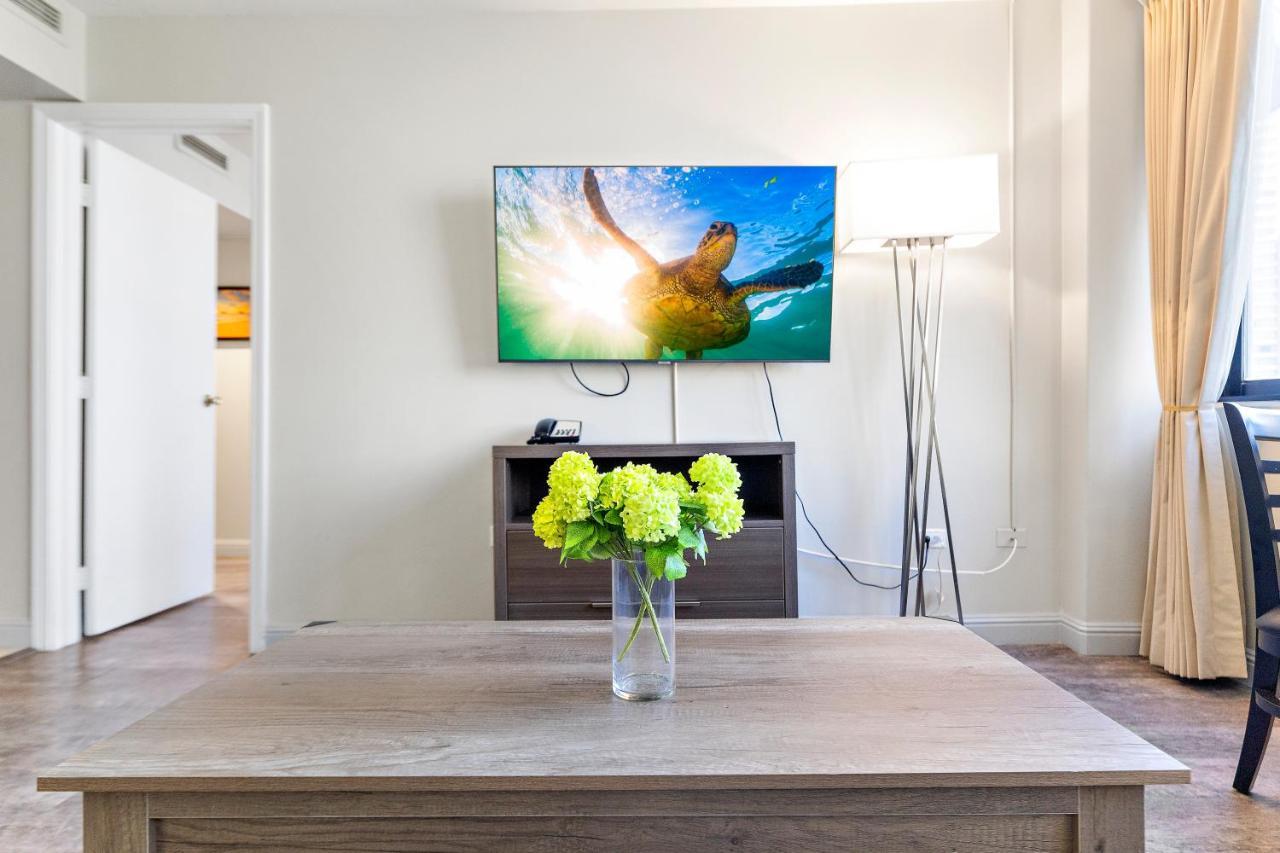 Renovated With City View At Aqua Palms Waikiki 호놀룰루 외부 사진