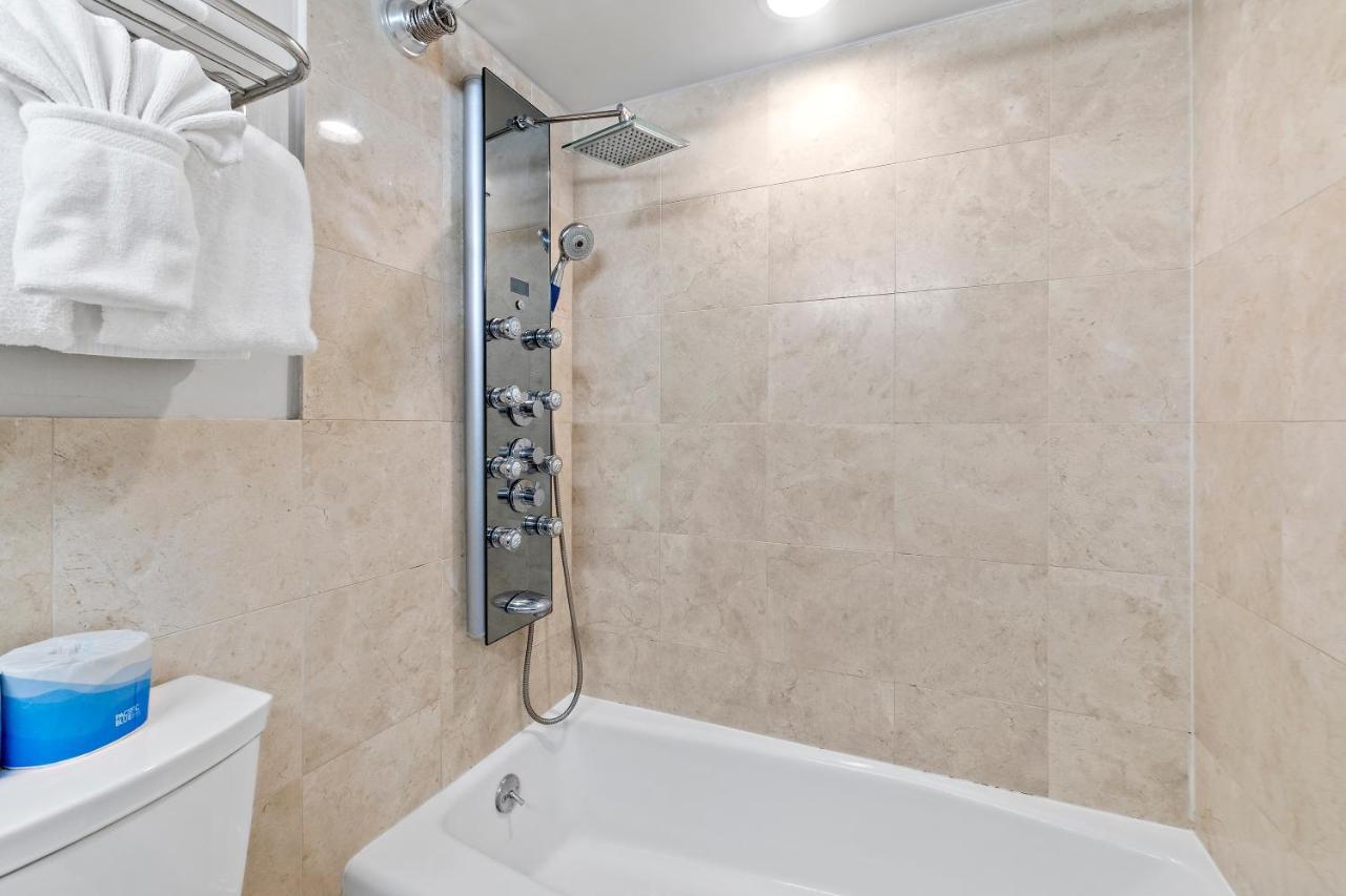 Renovated With City View At Aqua Palms Waikiki 호놀룰루 외부 사진