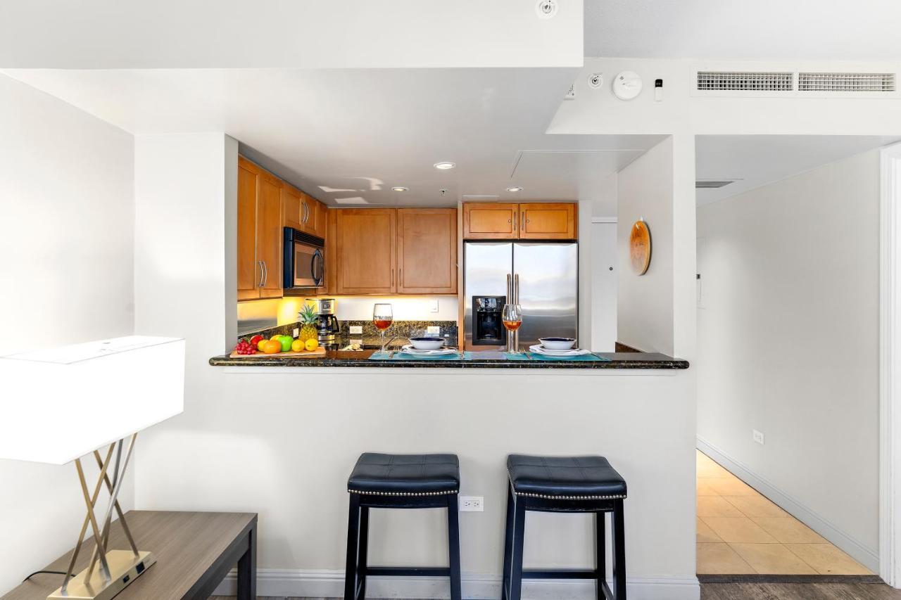 Renovated With City View At Aqua Palms Waikiki 호놀룰루 외부 사진